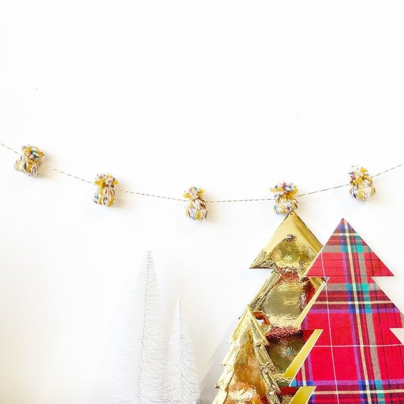 Handmade Winter Mini Knit Beanie Hat Christmas Garland Christmas Decorations - Picture 3 of 7